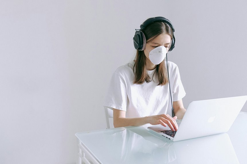 freelancing safety phone numbers